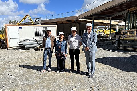 De gauche à droite : Alain Fournier, Adjoint au Maire d'Herbignac, Christelle Chassé, Maire d'Herbignac, Bernard Le Guen, Vice-Président au sport et aux équipements sportifs d'intérêt communautaire, et Nicolas Criaud, Président de Cap Atlantique.